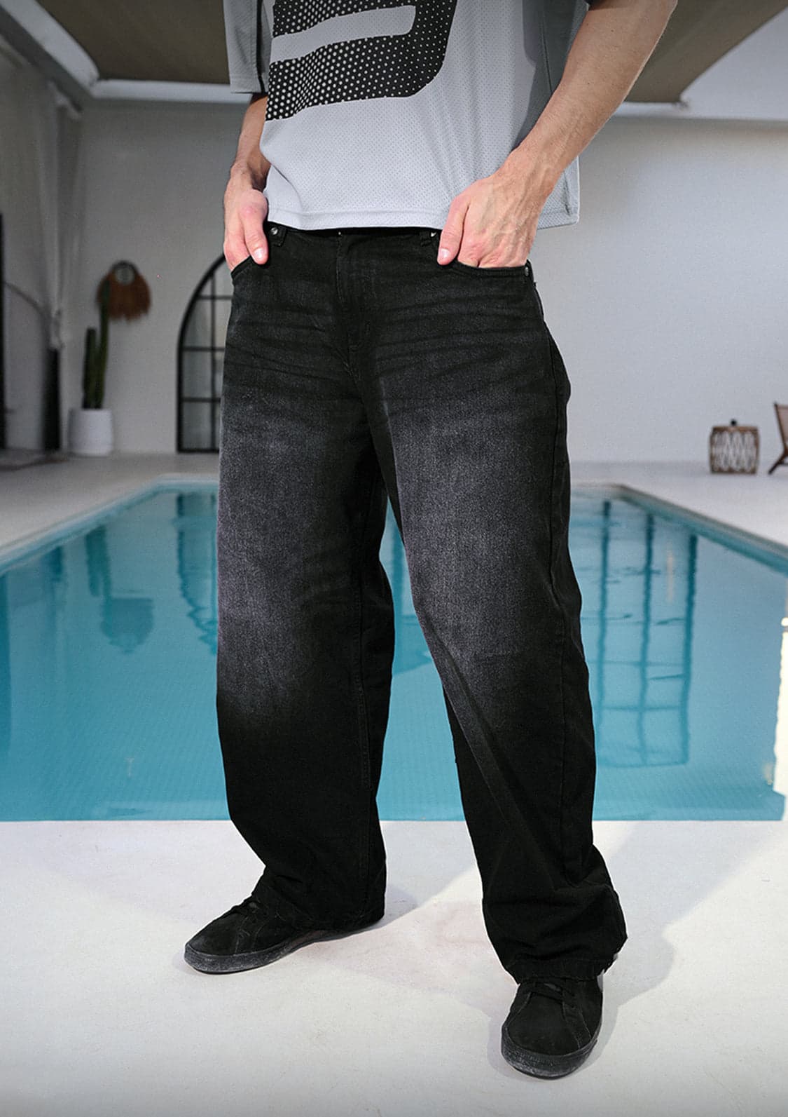 Baggy Black Jeans: Essential Streetwear Basics